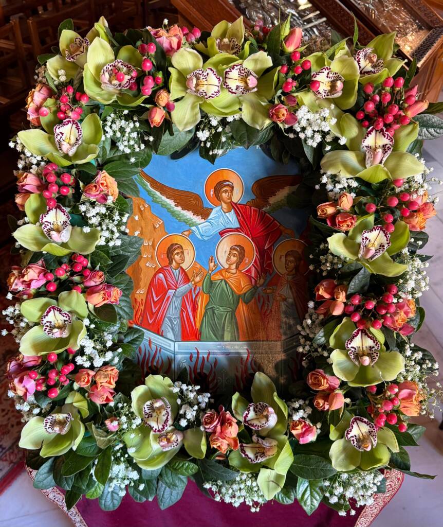 Ως Ένωση Αξιωματικών Πυροσβεστικού Σώματος βρεθήκαμε σήμερα στον ιερό μητροπολιτικό ναό Αθηνών για να τιμήσουμε τη μνήμη των «Τριών Παίδων εν Καμίνω» προστατών του Πυροσβεστικού Σώματος Ευχόμαστε πολλά χρόνια σε όλους τους συναδέλφους και να μας προστατεύει η Θεία Πρόνοια σε κάθε δράση μας!